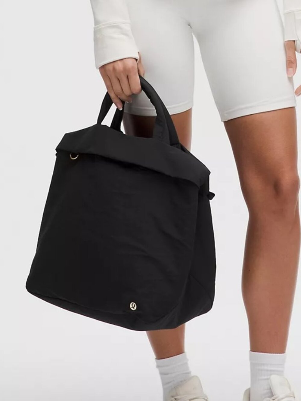 lululemon - On My Level Tote in Black + Gold - 20L